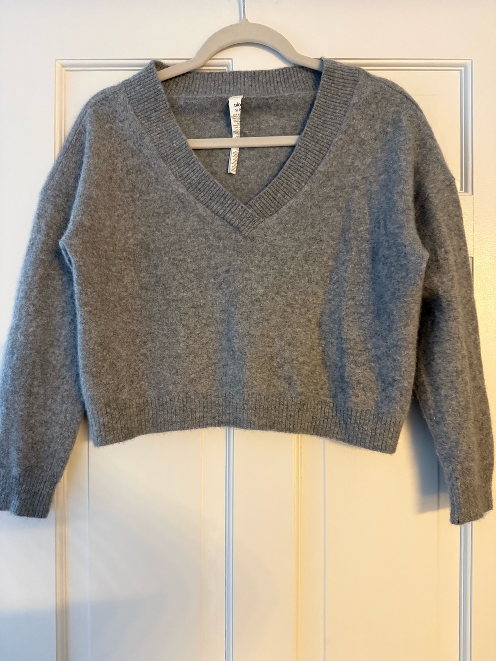 ALO Yoga Gray V-Neck Cropped Sweater